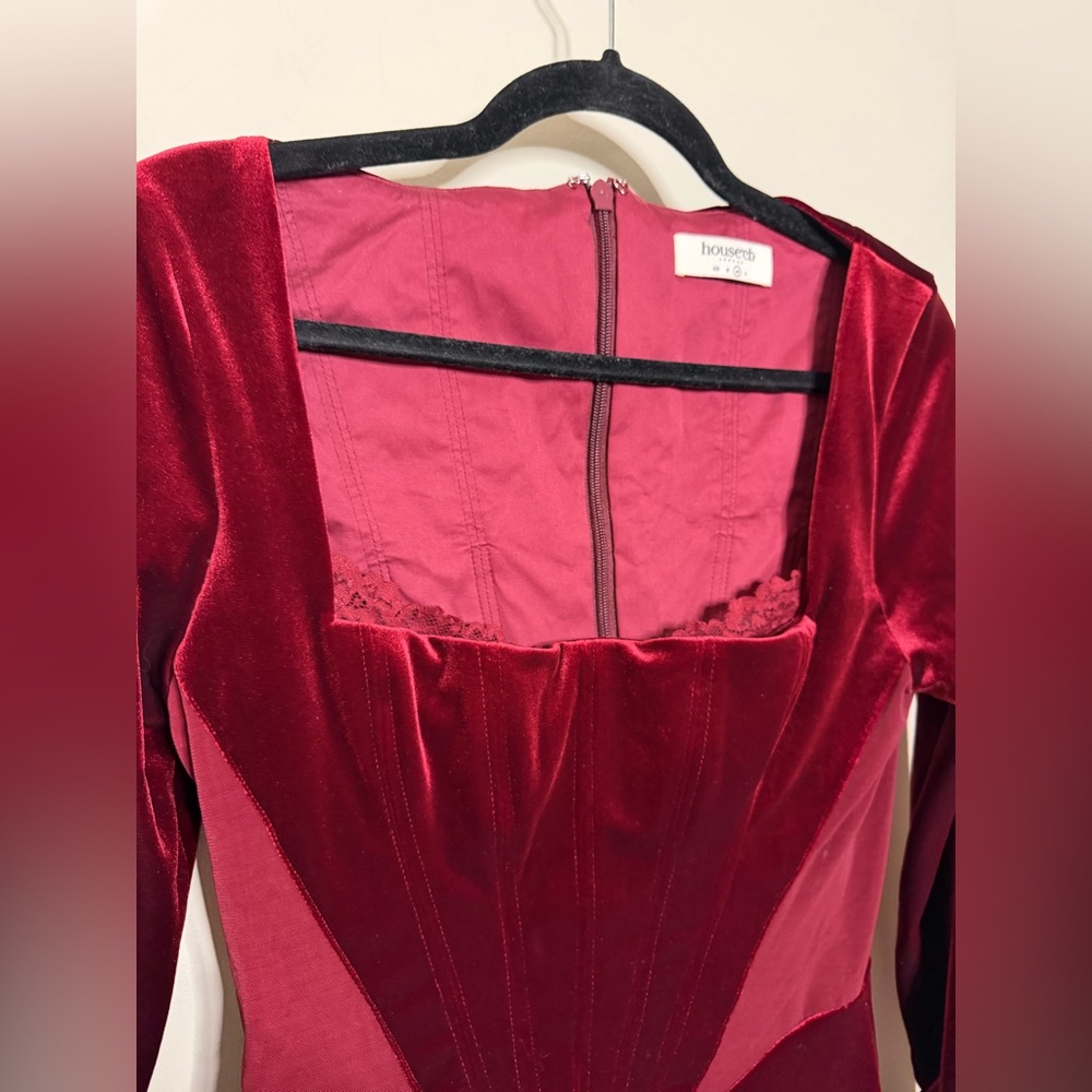 House Of CB Solaine wine red velvet corset dress Long Sleeve Midi - Picture 7 of 9